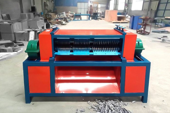 Scrap radiator peeling tube machine